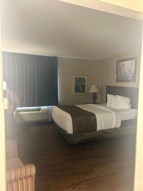 Baymont By Wyndham Battle Creek/I-94 Hotel Bagian luar foto
