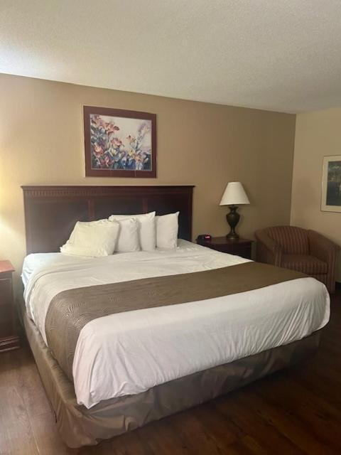 Baymont By Wyndham Battle Creek/I-94 Hotel Bagian luar foto