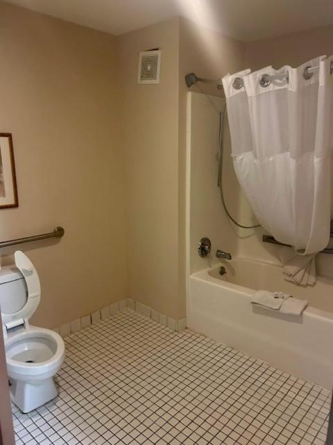 Baymont By Wyndham Battle Creek/I-94 Hotel Bagian luar foto