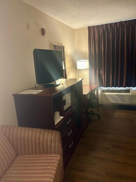 Baymont By Wyndham Battle Creek/I-94 Hotel Bagian luar foto